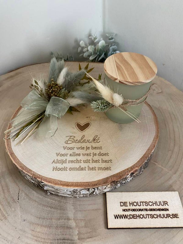 Houtschijf met accesoires en tekst