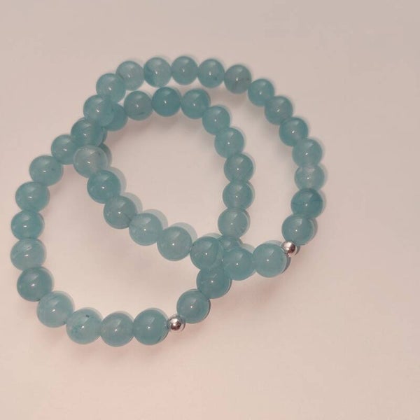 Aquamarijn armband 8 mm kralen met  een zilveren kraal / helder lichtblauw