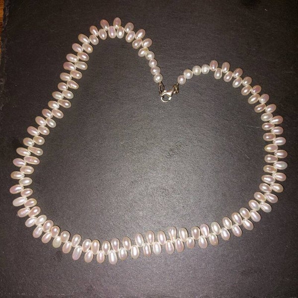 Parelketting met witte topgeboorde parels en zilveren lobster sluiting