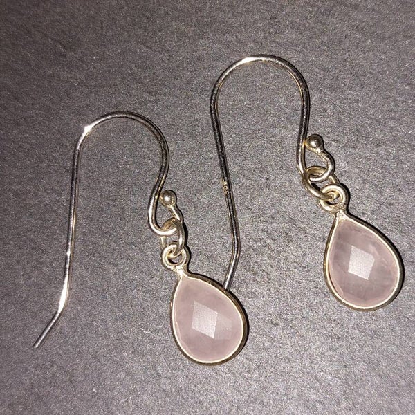 Rozenkwarts zilveren hanger met zilveren oorhaakjes