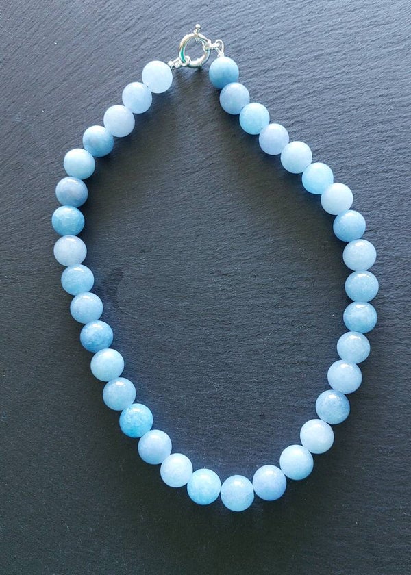 Aquamarijn ketting met 12 mm kralen en grote boeisluiting