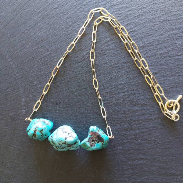 Turkoois ketting aan gold plated ketting met een toggle sluiting