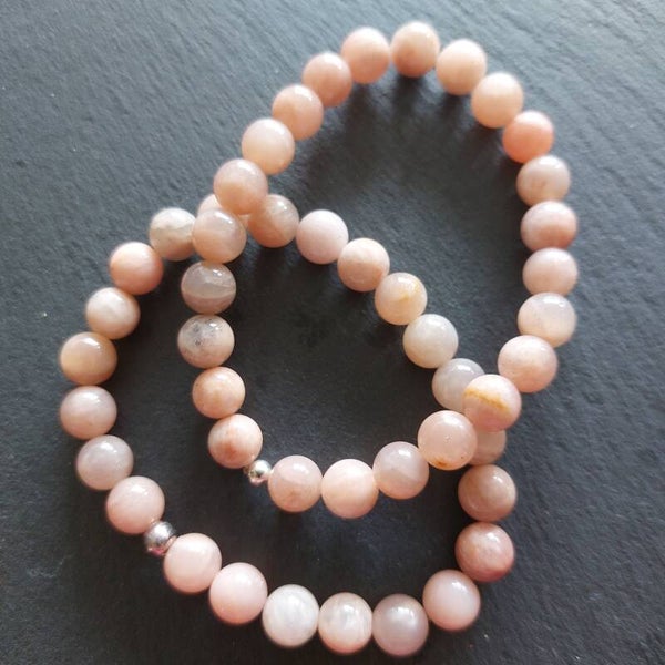 Zonnesteen armband met 8 mm kralen en een zilveren kraal