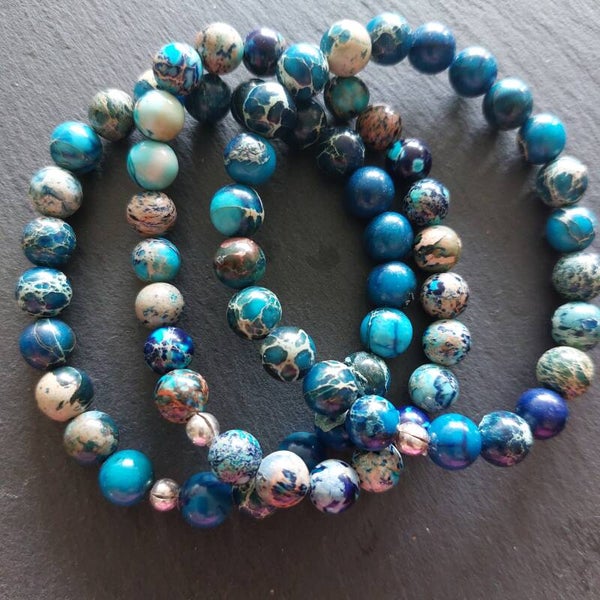 Blauwe Sea sediment armband 8 mm kralen en een zilveren kraal