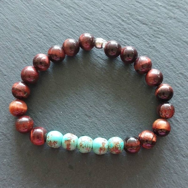 Roodbruine Tijgeroog armband met 8 mm en turkoois  kralen en een zilveren kraal