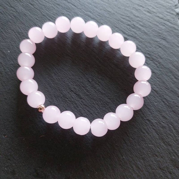 Rozenkwarts armband met 10 mm kralen en een zilveren kraal