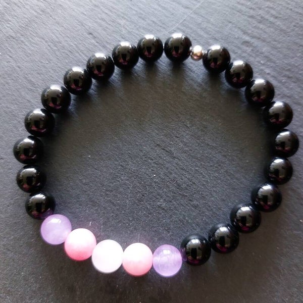 Onyx armband met centrepiece van amethist, rhodoniet en rozenkwarts en een zilveren kraal