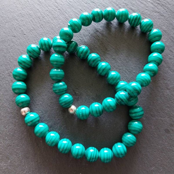 Malachiet armband met 8 mm kralen en een zilveren kraal