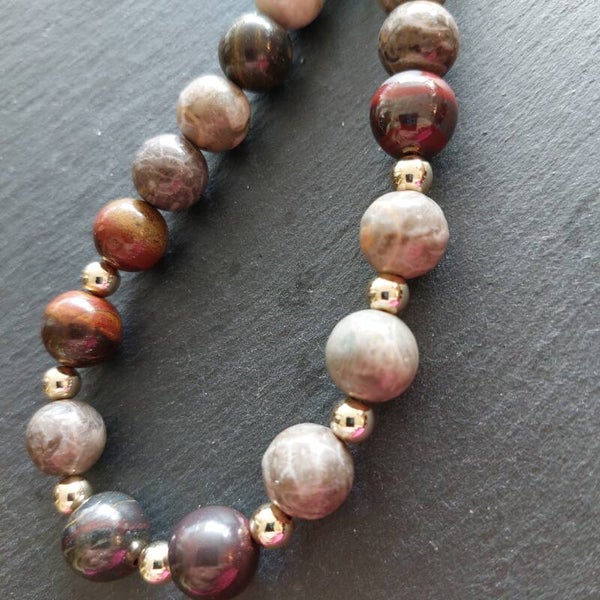 Bruine agaatketting, diverse varianten 12mm met premium gold plated tussenkralen en boeisluiting