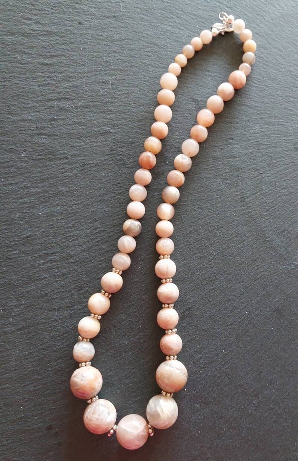 Zonnesteen torenketting oplopende maat kralen 6 tot 15 mm met zilveren tussenkralen en S sluiting