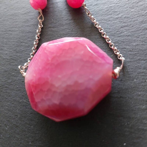 Rhodoniet hanger met zilveren ketting met lobstersluiting