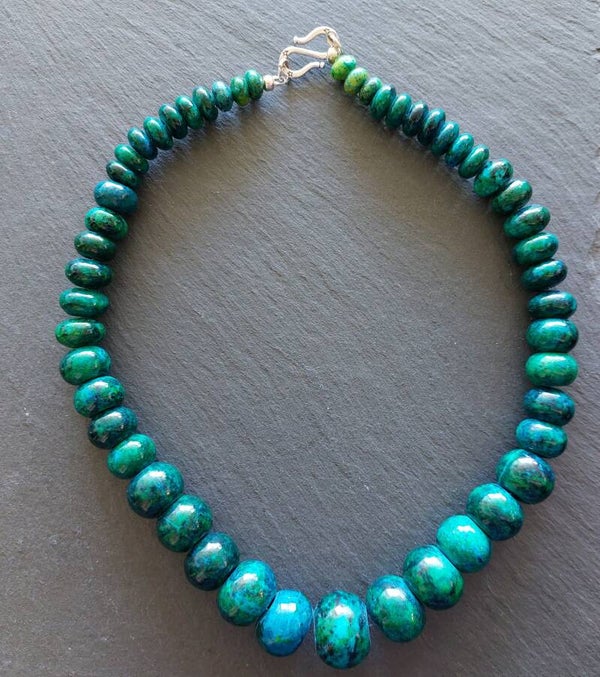 Chrysocollo ketting met grote chunky kralen in oplopende maat met grote S sluiting