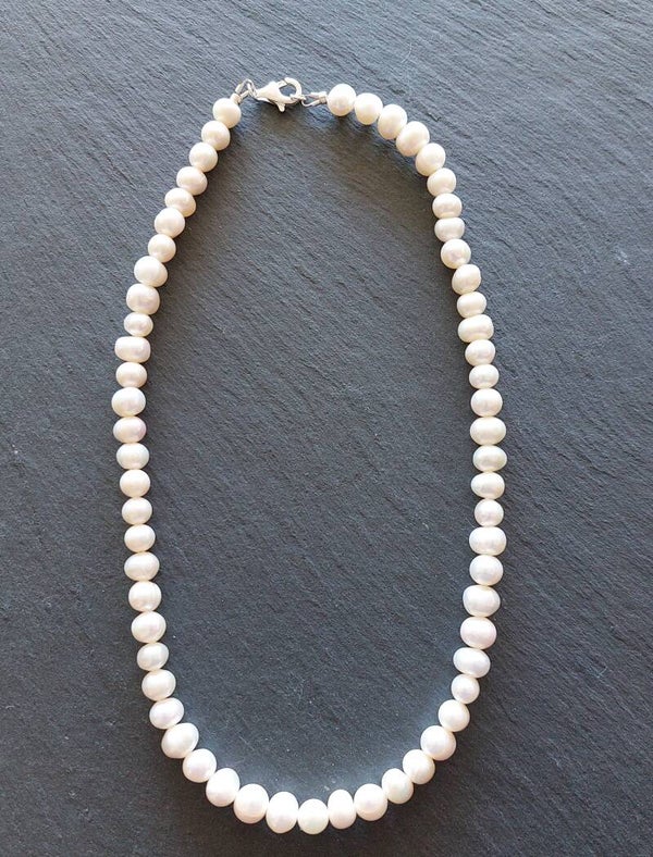 Parelketting met witte  parels en zilveren lobster sluiting