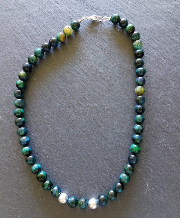 Blauwe tijgeroog ketting met 8 mm kralen met zilveren tussenkralen en lobstersluiting