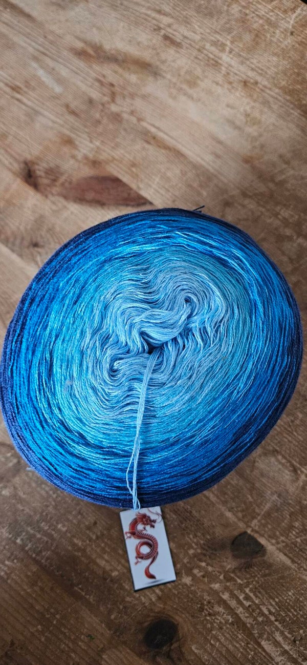 Handgewickelter Bobbel Nr. 146 – 1000m Blauverlauf (Unikat)