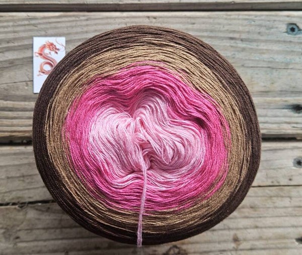 Handgewickelter 3-fädiger Bobbel Nr. 153 – 1000m Pink & Schokobraun (Unikat)