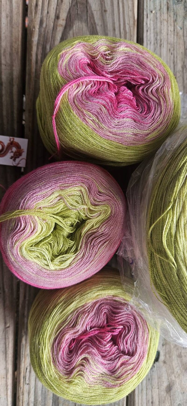 Handgewickeltes Pullover-Set 6-fädig Nr. 161 – 1400m + Ärmelbobbel Apfelgrün & Pink (Unikat)