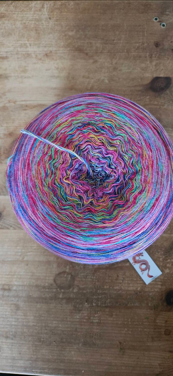 Handgewickelter XL Bobbel 168  Unikat – Modal Mix 1600m 5-fädig – 12 Farben Regenbogen Mix