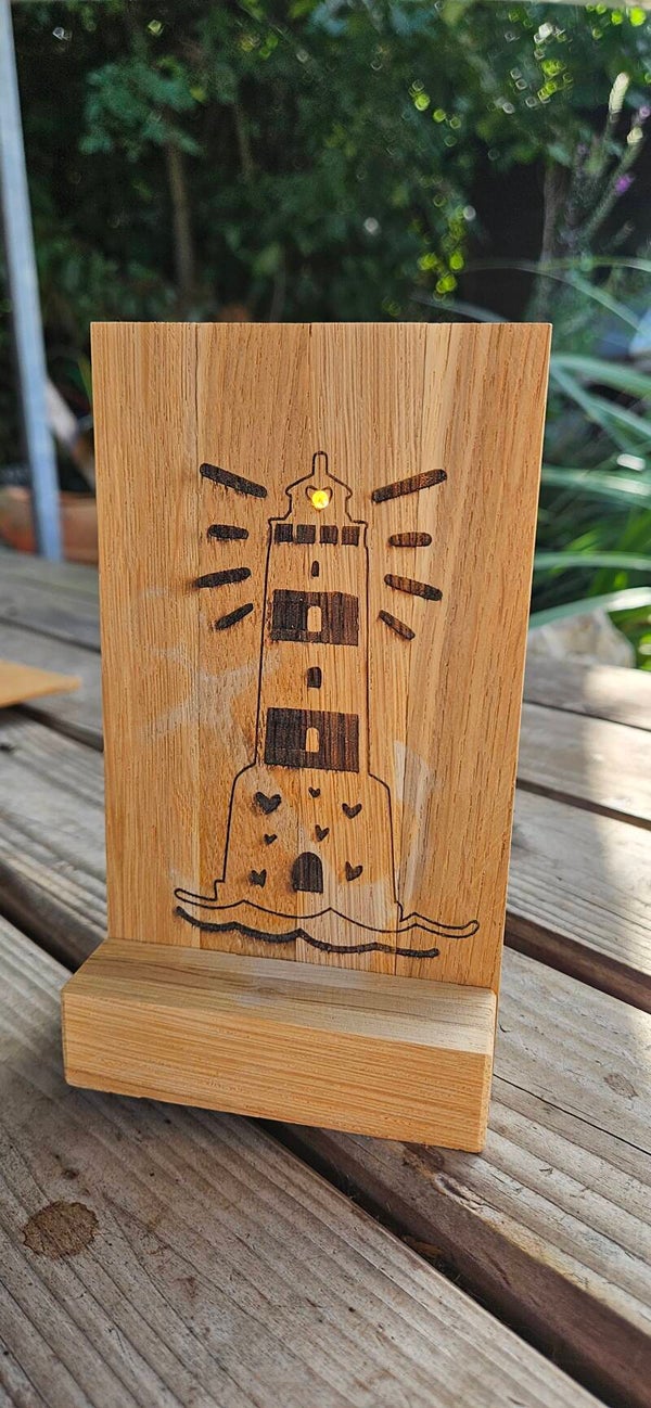Holz Aufsteller Leuchtturm 16 cm – Maritime Deko Gravur Schwedenhaus Stil