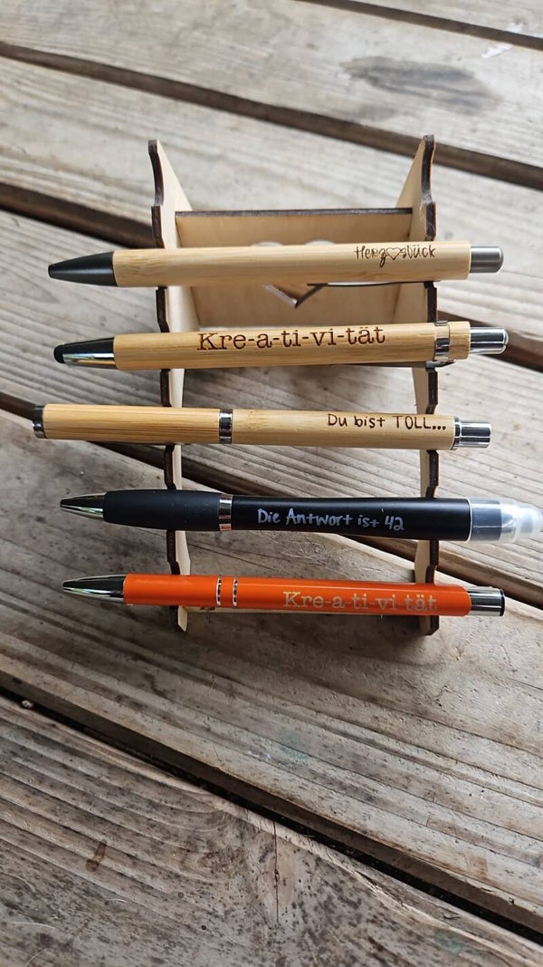 5er-Set Holz-Kugelschreiber mit Spruch-Gravur – Überraschungs-Bundle / Geschenkset