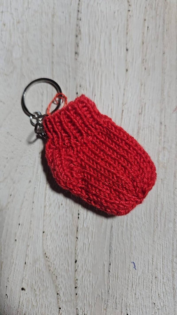 Einkaufswagenchip-Halter Schlüsselanhänger – Mini Socke oder Blume – Handmade Keyring
