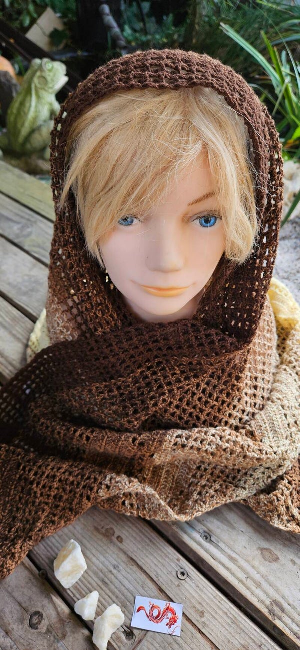 Gehäkeltes Dreieckstuch Pfötchen Braun Gelb | Crochet Triangle Shawl Paw Pattern Gradient Soft Wrap