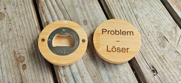 Holz Flaschenöffner magnetisch mit Gravur „Problemlöser“ – Kapselheber aus Bambus