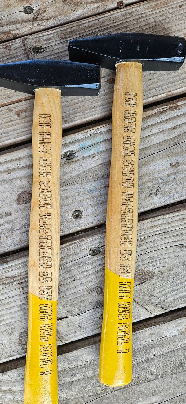 Hammer mit Spruch graviert 300g Holzstiel gelb – Lustiges Geschenk Werkzeug Mann Vater