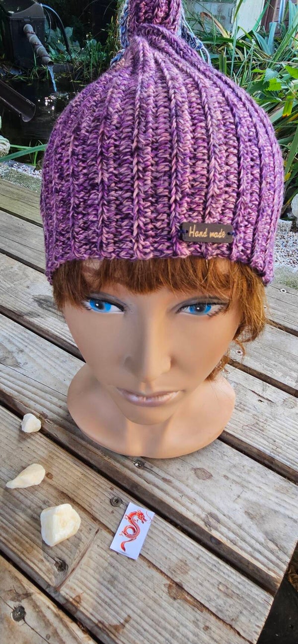 Gehäkelte Mütze Beanie 50/50 – Handgemachte Häkelmütze mit Reliefmuster – Crocheted Beanie