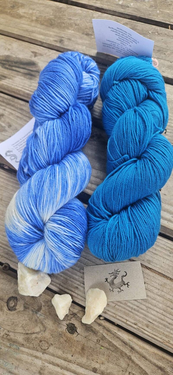 Handgefärbtes Sockenwolle 2er-Set – Merino High Twist (Jeansblau Melange & Petrol)