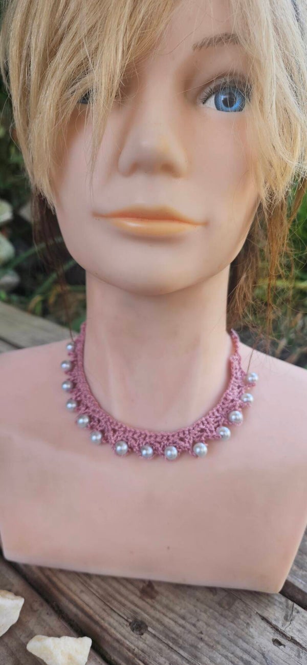 Set Choker, Halskette + Fußkettchen rosa mit Perlen gehäkelt