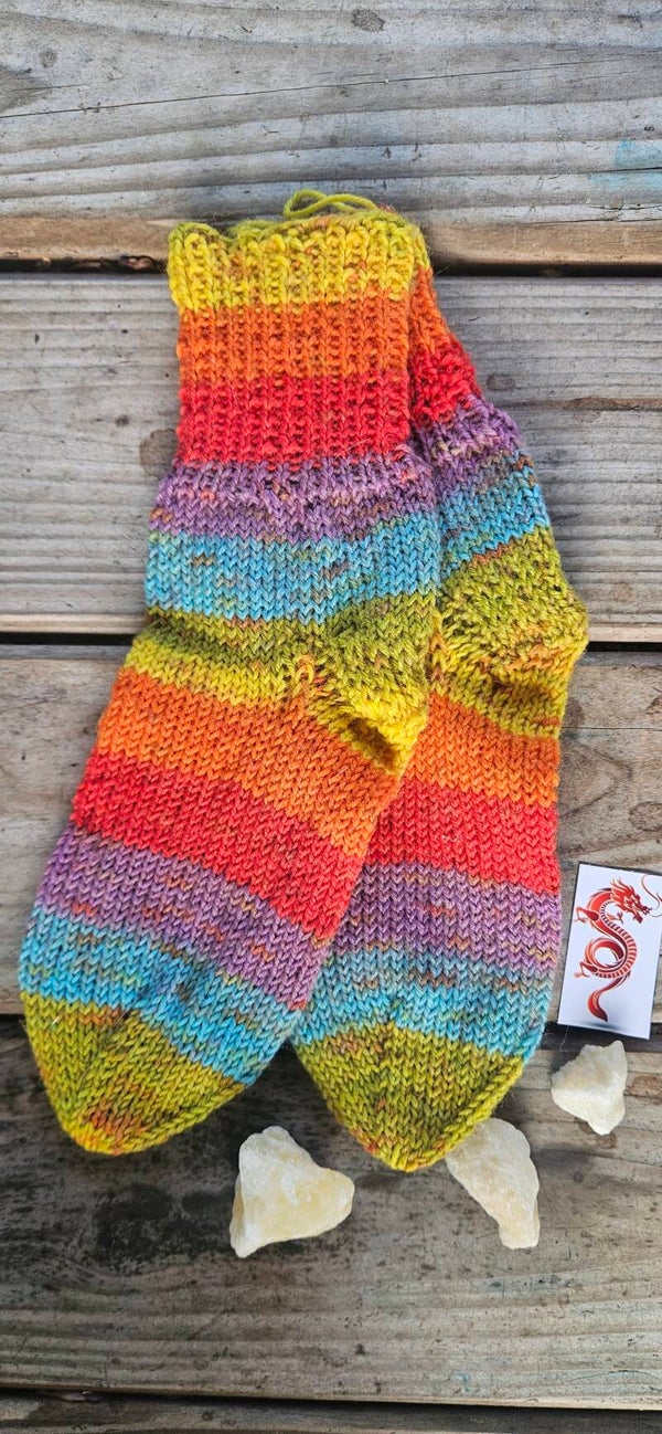 Handgestrickte Kindersocken "SO15" Regenbogen gestreift – Gr. 34/35