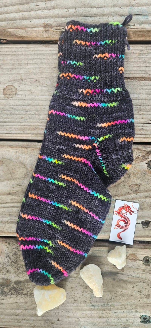 Handgestrickte Kindersocken "SO2" Anthrazit mit Neon – Größe 24/25 – Unikat