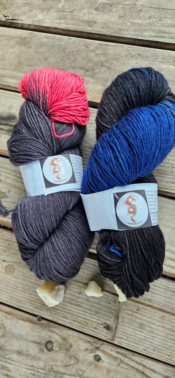 ST10 Handgefärbtes Fine Merino Socks 2er-Set – 6-fädig (Anthrazit mit Blau & Korallpink)