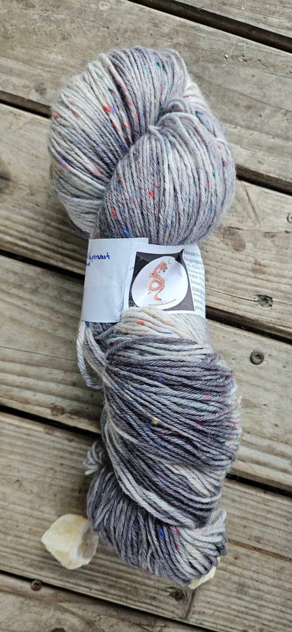 Handgefärbte 6-fach Sockenwolle Tweed ST26 – Merino Superwash (Grau bunt gesprenkelt)