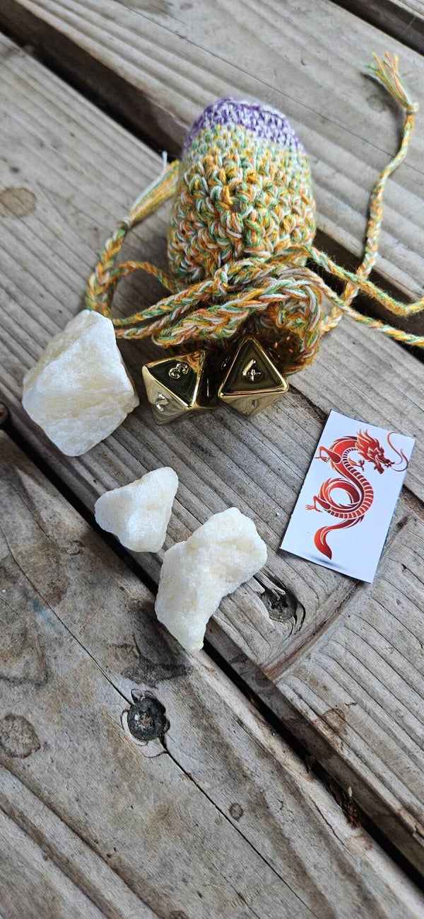 Gehäkelter Würfelbeutel mit Würfelset – Dice Bag Pen and Paper D&D Beutel – Geschenk für Gamer