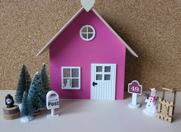 Wichtelhaus schmal aus Holz | Deko Wichteltür beleuchtbar, rosa, wählbare Tür, Mit Bank, Katze & Namensschild