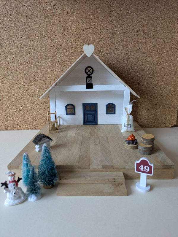 Wichtelhaus Veranda Weiß aus Holz mit Podest, Treppe, Bank & Katze – Wichteltür