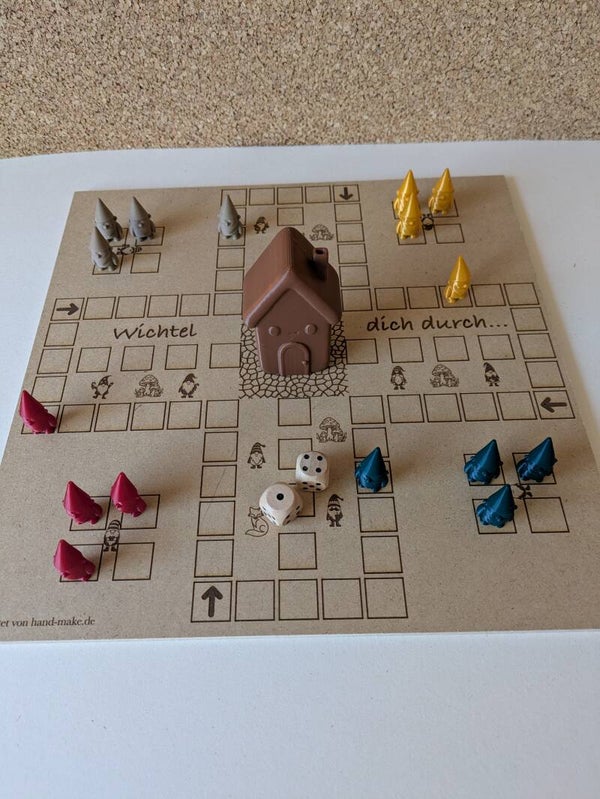 Holz-Würfelspiel "Wichtel dich durch" mit niedlichen Wichtelfiguren