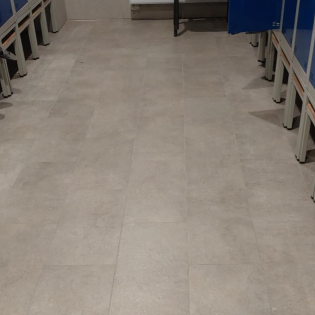 przed wykonaniem usługi, doczyszczanie chemiczne. w tym miejscu , po wielu latach zaniedbań nie było innej możliwości