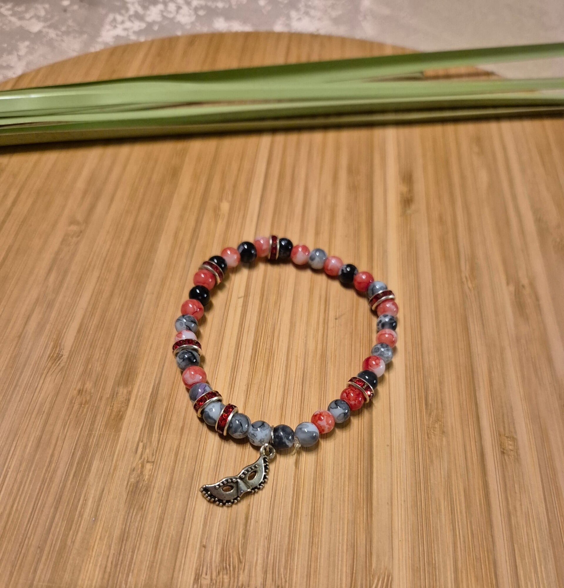 10016 Perlenarmband "Mask of the World"