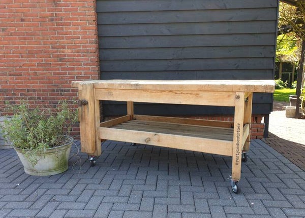 Originele doorleefde werkbank