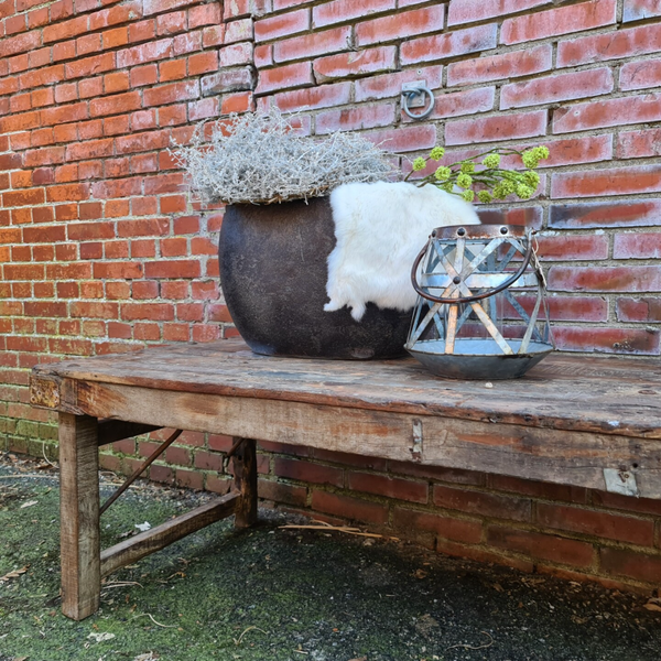 Oude doorleefde Markttafel