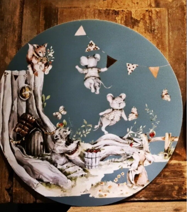 Muurcirkel muisjes bij boomstronk zacht groen 74