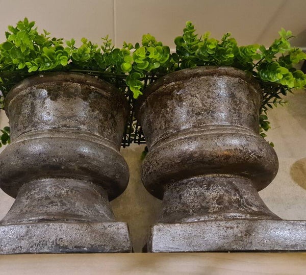 Stenen pot in bruin
