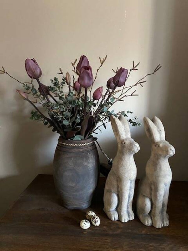 Houten pot met real touch tulpen