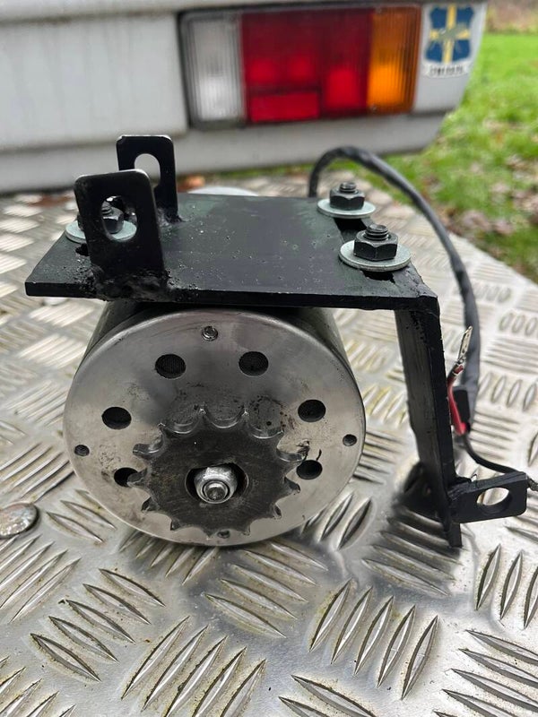 Ophangbeugel voor de motor