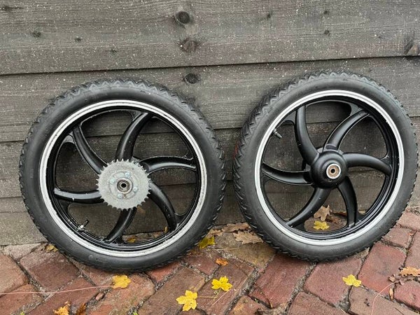 Banden en velgen met trommelrem