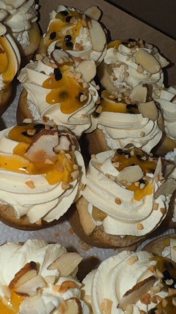 MACHO-mini Island Pineapple Tarts