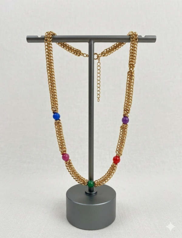 COLLAR EN DORADO CON BOLITAS DE COLOR